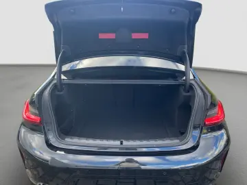 BMW 320i xDrive Limousine    M-Sport ACC SHD SAG