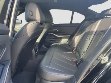 BMW 320i xDrive Limousine    M-Sport ACC SHD SAG