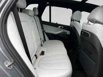 BMW X5 xDrive50e M Sport AHK Pano Head-Up H K