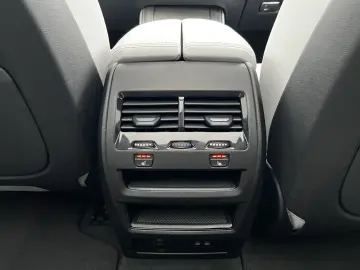 BMW X5 xDrive50e M Sport AHK Pano Head-Up H K