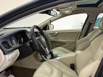Volvo V60 2.4d Plug-in Hybrid 283CP 4x4 Automata 2013 10 Eur