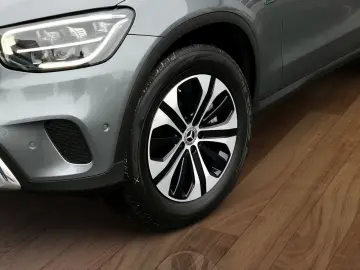 MERCEDES-BENZ GLC 300 e 4M AHK DISTRONIC 360  CARPLAY