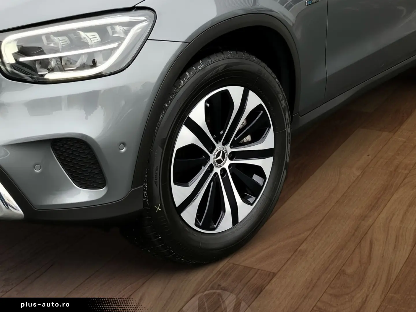 MERCEDES-BENZ GLC 300 e 4M AHK DISTRONIC 360  CARPLAY