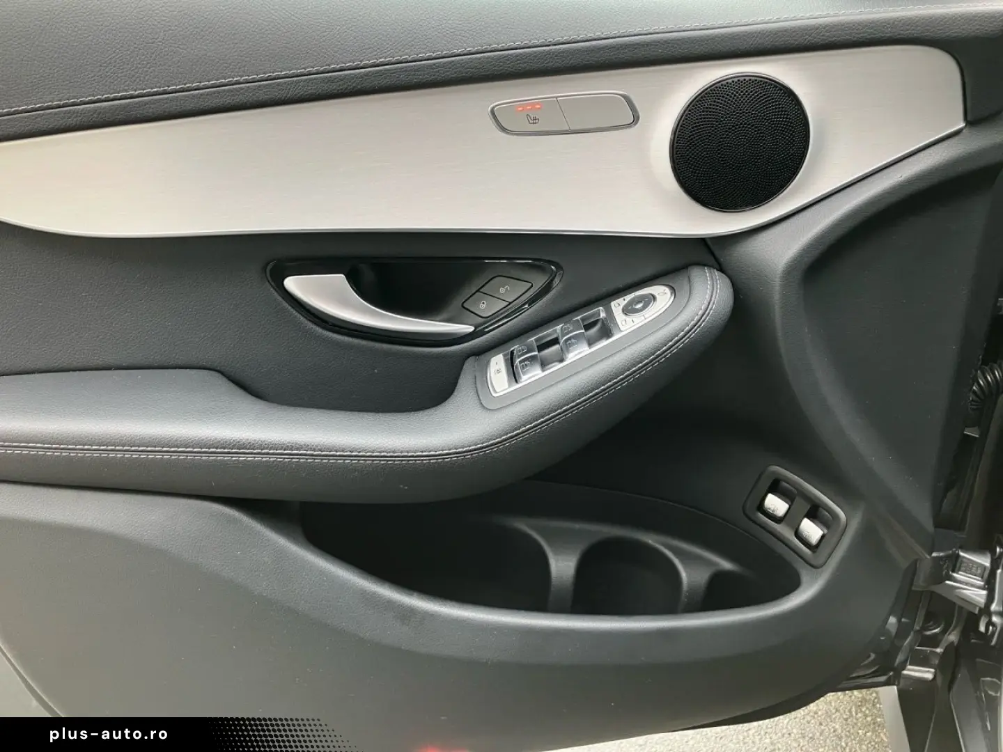 MERCEDES-BENZ GLC 300 e 4M AHK DISTRONIC 360  CARPLAY