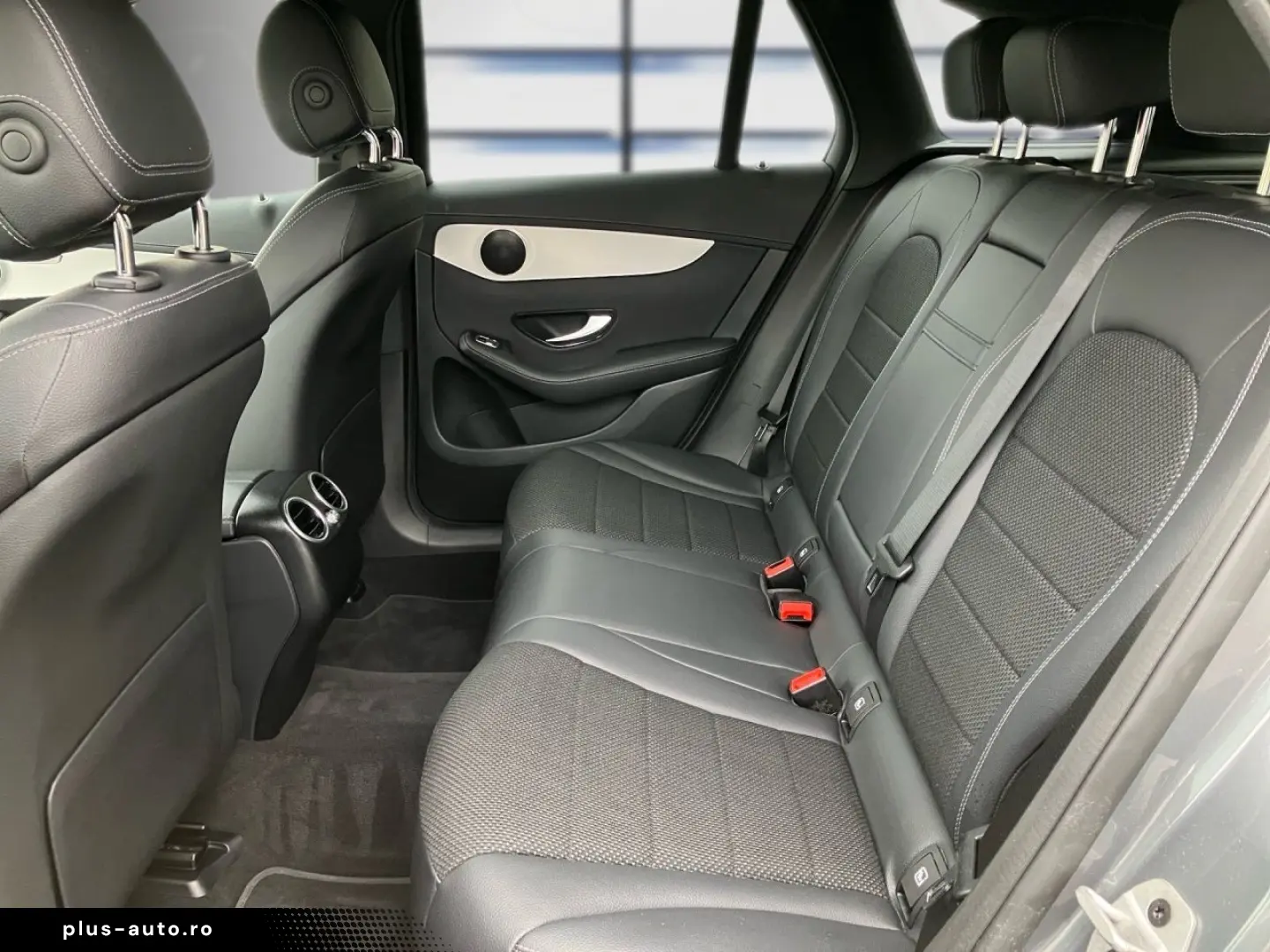 MERCEDES-BENZ GLC 300 e 4M AHK DISTRONIC 360  CARPLAY