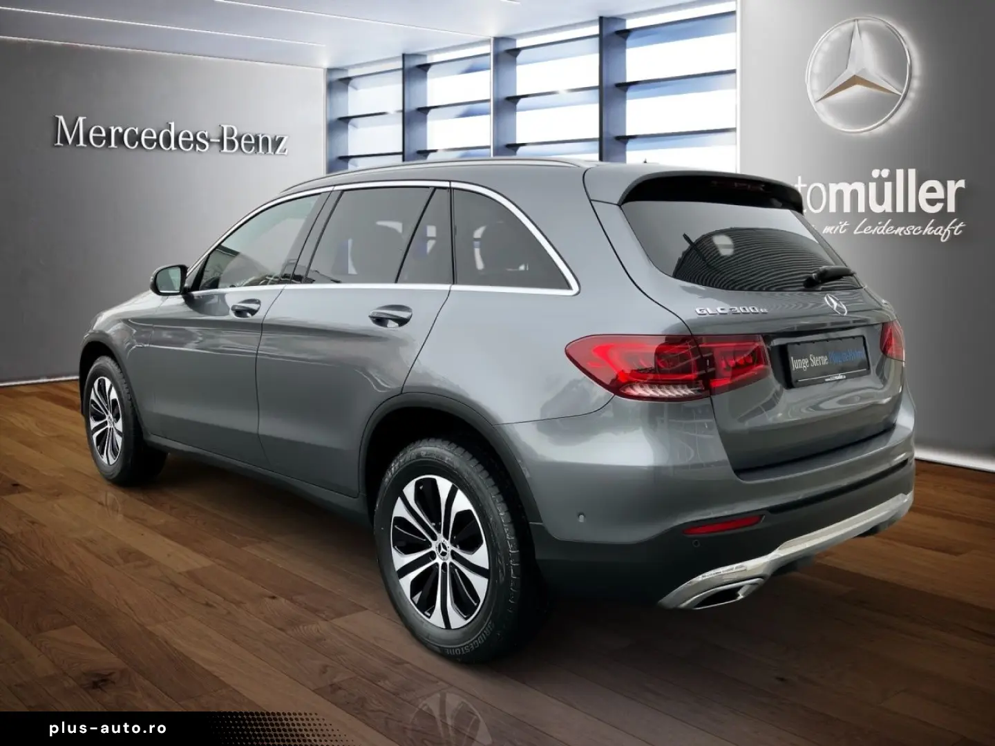 MERCEDES-BENZ GLC 300 e 4M AHK DISTRONIC 360  CARPLAY