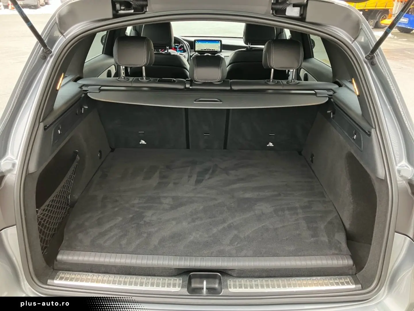 MERCEDES-BENZ GLC 300 e 4M AHK DISTRONIC 360  CARPLAY