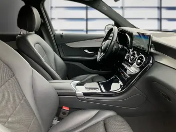 MERCEDES-BENZ GLC 300 e 4M AHK DISTRONIC 360  CARPLAY