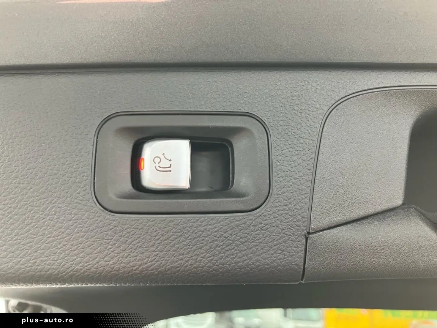 MERCEDES-BENZ GLC 300 e 4M AHK DISTRONIC 360  CARPLAY