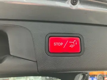 MERCEDES-BENZ GLC 300 e 4M AHK DISTRONIC 360  CARPLAY