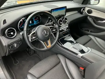 MERCEDES-BENZ GLC 300 e 4M AHK DISTRONIC 360  CARPLAY