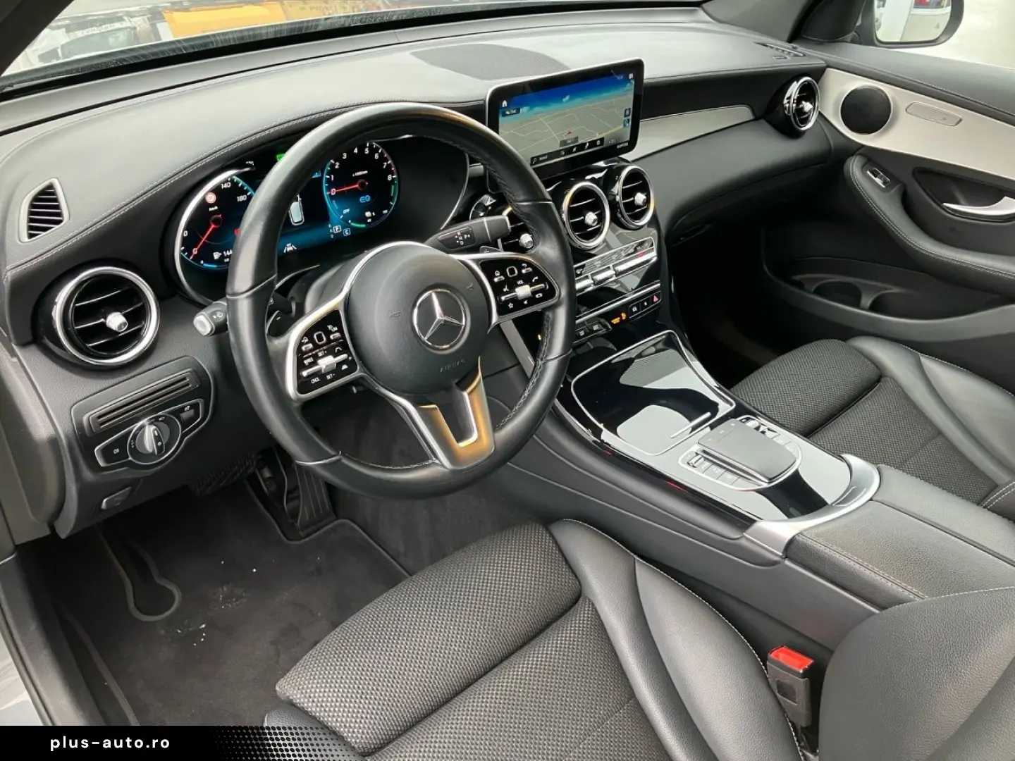 MERCEDES-BENZ GLC 300 e 4M AHK DISTRONIC 360  CARPLAY