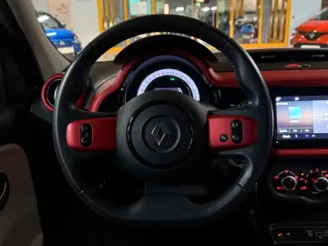 RENAULT Twingo Intens TCe 90 EDC Automatik nur 12.150km