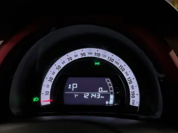 RENAULT Twingo Intens TCe 90 EDC Automatik nur 12.150km