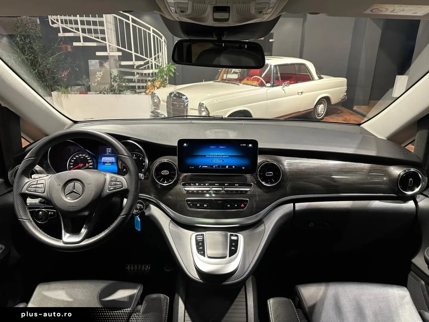 MERCEDES-BENZ V 300 LANG PANO 2xSTÜR LEDER 6EINZELSI&hellip;