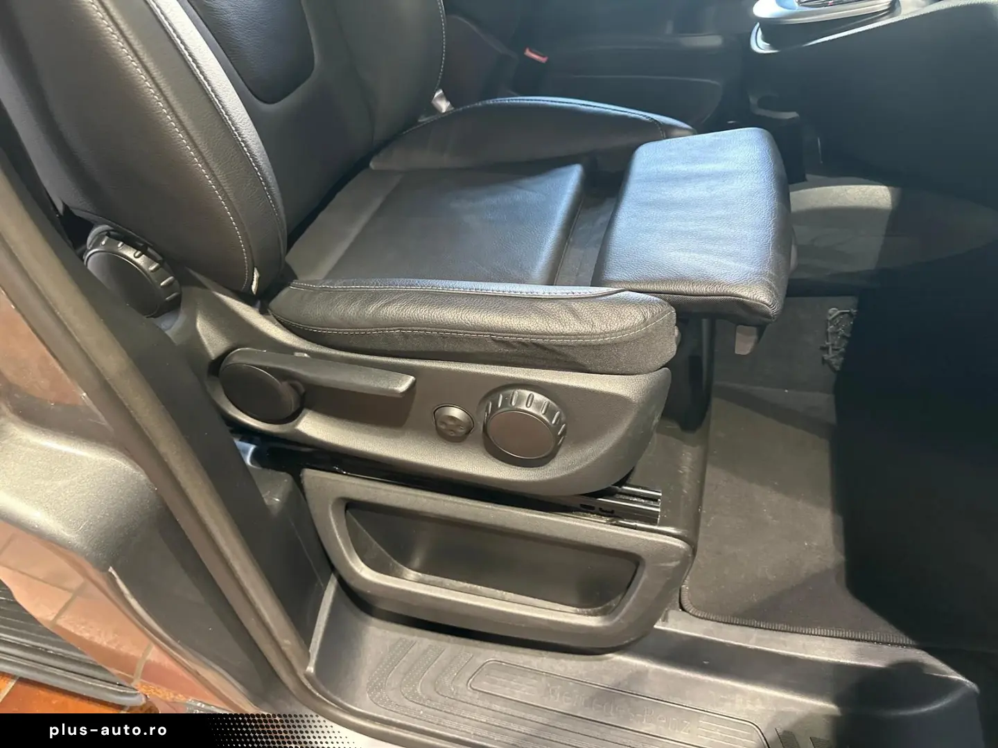 MERCEDES-BENZ V 300 LANG PANO 2xSTÜR LEDER 6EINZELSI&hellip;