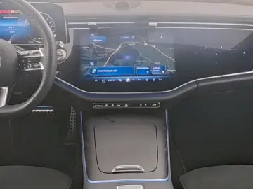 MERCEDES-BENZ E 300 de 4M AMG SUPERSCREEN DISTR KAMERA LED