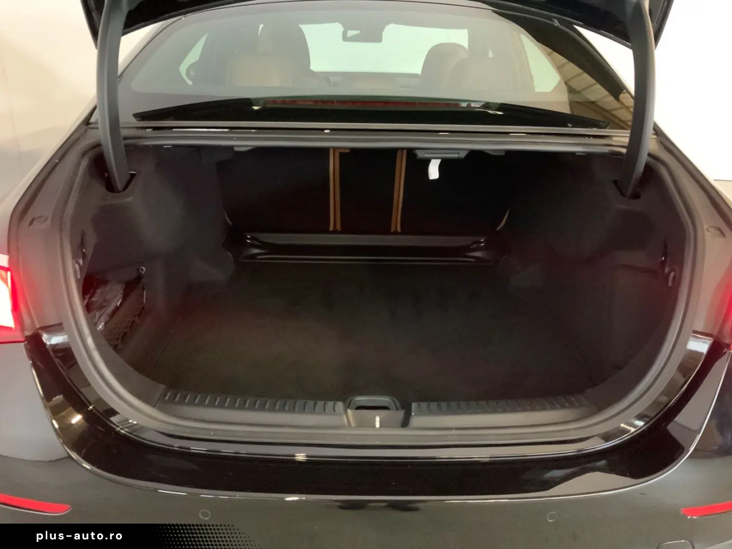 MERCEDES-BENZ E 220 d 4M AMG Superscreen Leder 360 K&hellip;