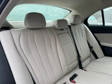 Mercedes-Benz E 300 e Lim. 4M Advanced  Superscreen