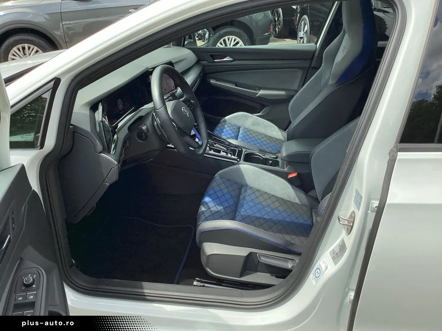 VW Golf VIII R 4M DSG Navi LED DCC Pano Head-UP!