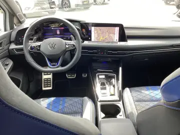 VW Golf VIII R 4M DSG Navi LED DCC Pano Head-UP!