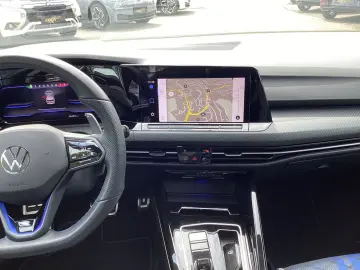 VW Golf VIII R 4M DSG Navi LED DCC Pano Head-UP!