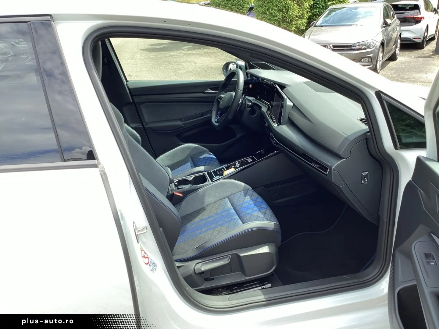 VW Golf VIII R 4M DSG Navi LED DCC Pano Head-UP!