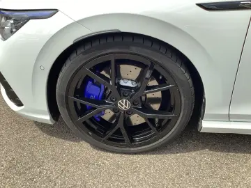 VW Golf VIII R 4M DSG Navi LED DCC Pano Head-UP!