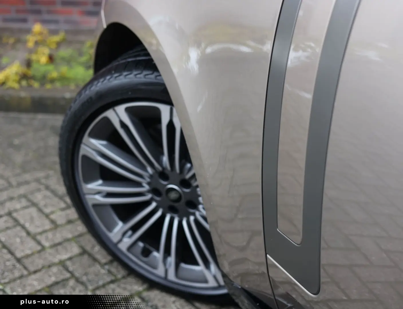 LAND ROVER Range Rover D250 HSE