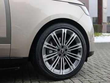 LAND ROVER Range Rover D250 HSE