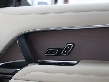 LAND ROVER Range Rover D250 HSE