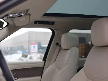 LAND ROVER Range Rover D250 HSE