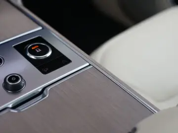 LAND ROVER Range Rover D250 HSE