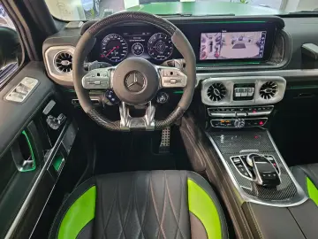 MERCEDES-BENZ G 63 AMG FACELIFT  Magno Green