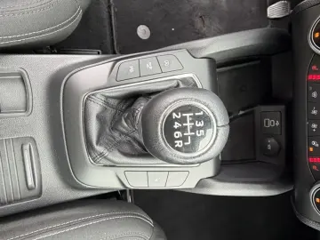 FORD FOCUS 1.0 ECOBOOST HYBRID TITANIUM STYLE