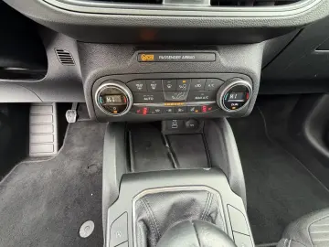 FORD FOCUS 1.0 ECOBOOST HYBRID TITANIUM STYLE