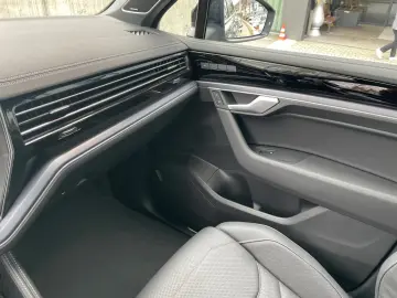 Volkswagen Touareg 3.0 TDI R-Line