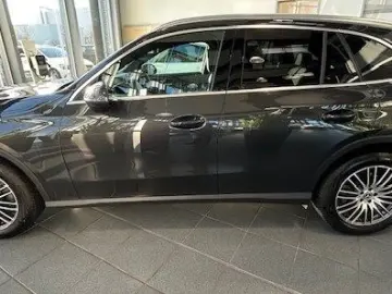 MERCEDES-BENZ GLC 200 4M Avantgarde Pano Standhz AHK Memory