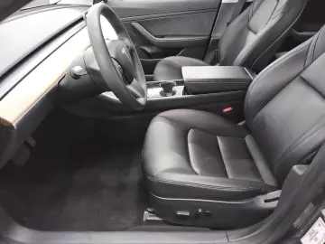 TESLA Model 3 RWD