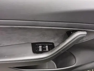 TESLA Model 3 RWD