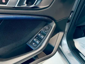 BMW 118 d Sport Line PANO LED AMBI PDC NAVI SHZ