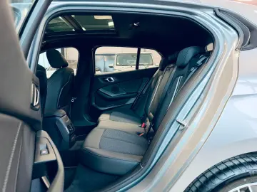 BMW 118 d Sport Line PANO LED AMBI PDC NAVI SHZ