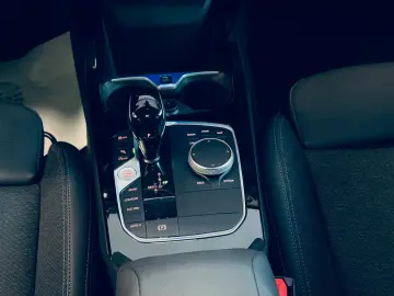 BMW 118 d Sport Line PANO LED AMBI PDC NAVI SHZ