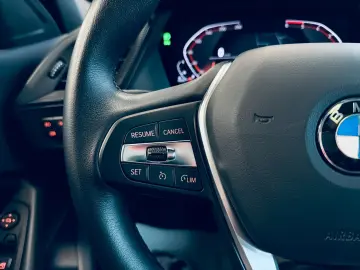 BMW 118 d Sport Line PANO LED AMBI PDC NAVI SHZ