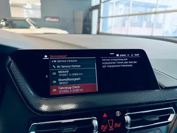 BMW 118 d Sport Line PANO LED AMBI PDC NAVI SHZ