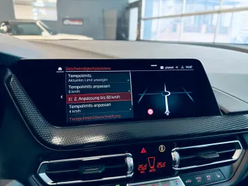 BMW 118 d Sport Line PANO LED AMBI PDC NAVI SHZ