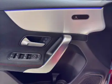 MERCEDES-BENZ A 220 d AMG Pano AHK Totwinkel Keyless SHZ LED