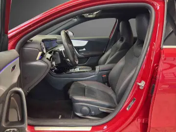 MERCEDES-BENZ A 220 d AMG Pano AHK Totwinkel Keyless SHZ LED