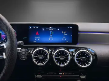 MERCEDES-BENZ A 220 d AMG Pano AHK Totwinkel Keyless SHZ LED