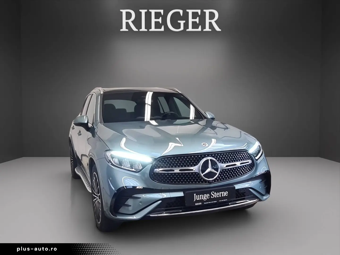 MERCEDES-BENZ GLC 200 4M AMG Pano AHK MEM Tot SHZ 20